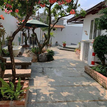 Villa Rumah Ibu Dago Bandung Exterior foto