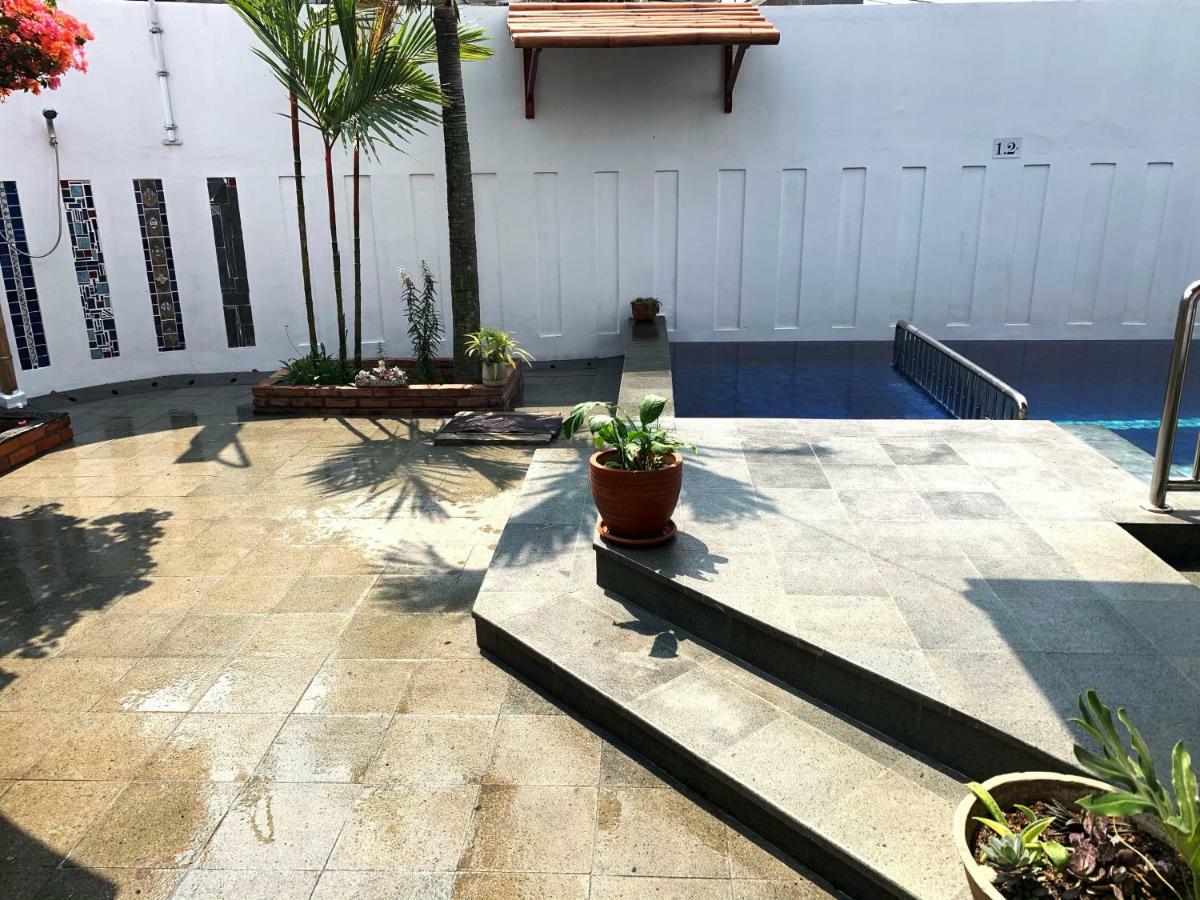 Villa Rumah Ibu Dago Bandung Exterior foto